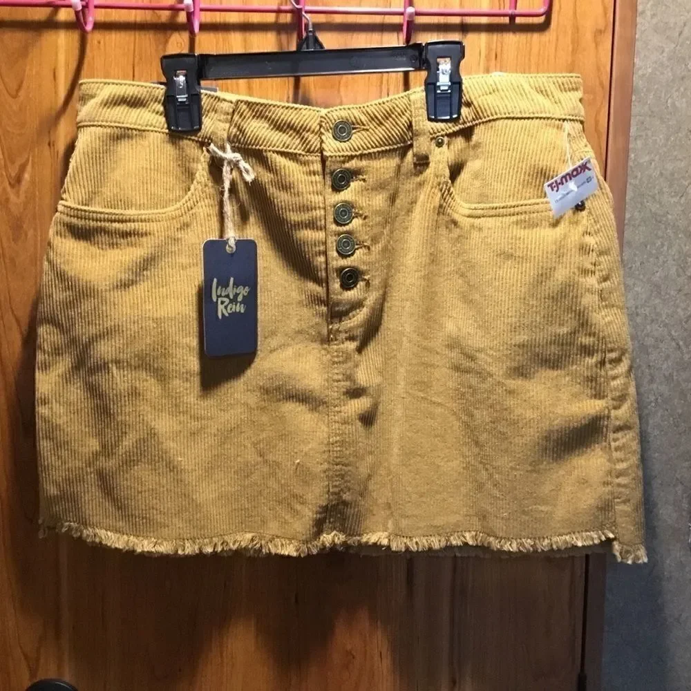 NWT Indigo Rein Brand Camel Corduroy Skirt.  13